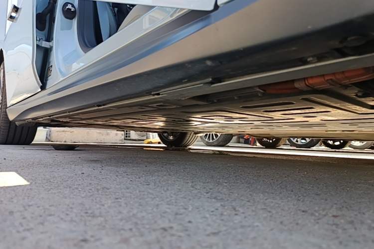 Used Nio ET5T 2024 75kWh Touring Right Side Sill