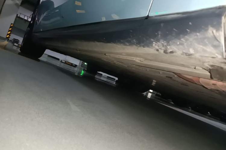 Used Nio ET5T 2024 75kWh Touring Right Side Sill