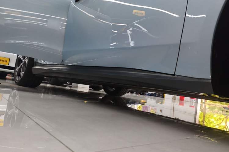 Used Nio ET5T 2024 75kWh Touring Right Side Sill