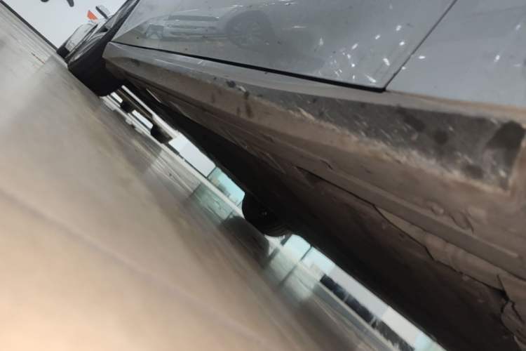 Used Nio ET5T 2024 75kWh Touring Right Side Sill