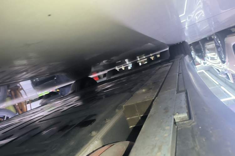 Used Nio ET5T 2024 75kWh Touring Right Side Sill