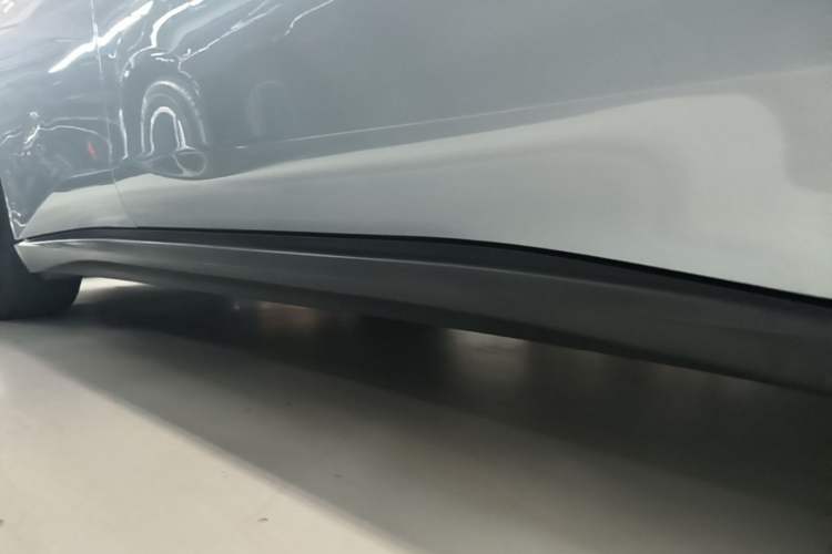 Used Nio ET5T 2024 75kWh Touring Right Side Sill
