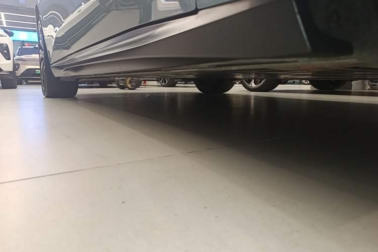Used Nio ET5T 2024 75kWh Touring Right Side Sill