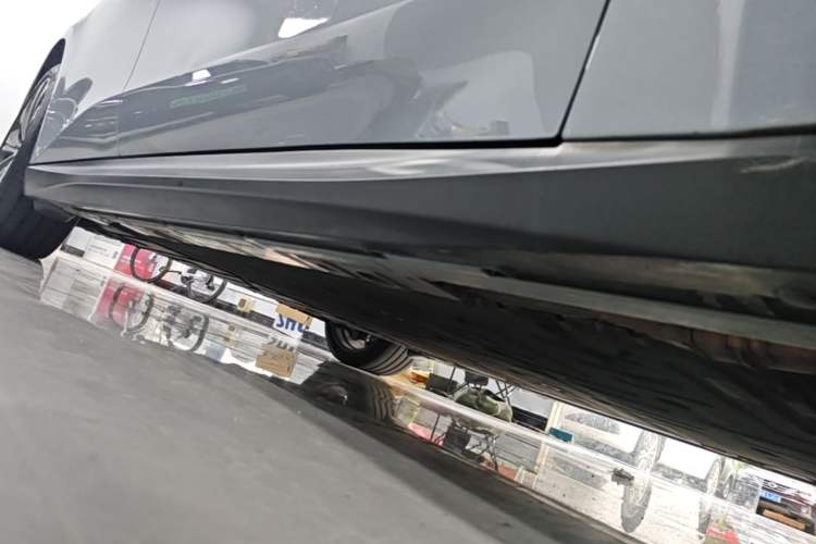 Used Nio ET5T 2024 75kWh Touring Right Side Sill