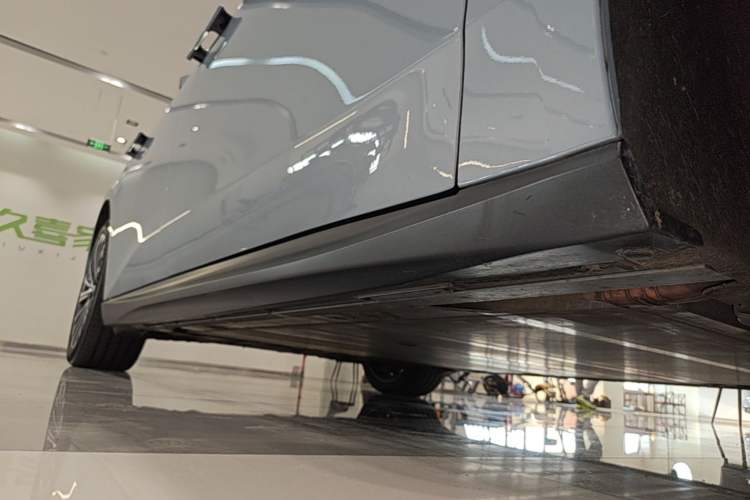 Used Nio ET5T 2024 75kWh Touring Right Side Sill