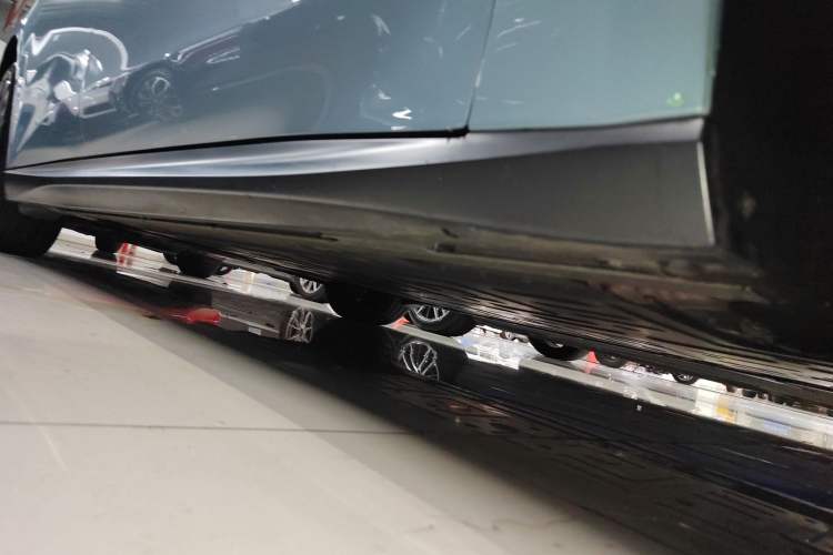 Used Nio ET5T 2024 75kWh Touring Right Side Sill