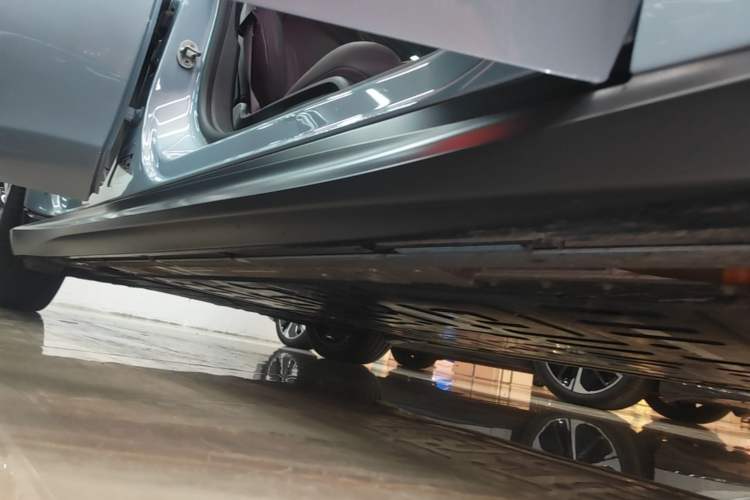 Used Nio ET5T 2024 75kWh Touring Right Side Sill