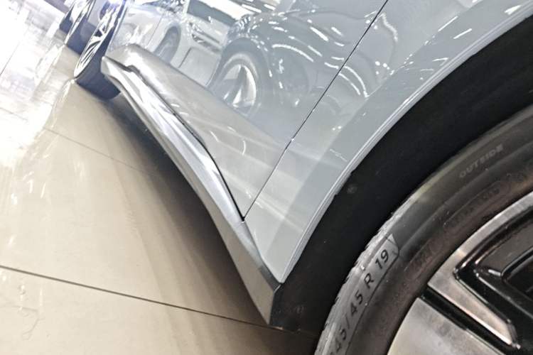 Used Nio ET5T 2024 75kWh Touring Right Side Sill