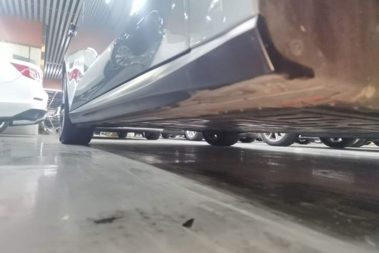 Used Nio ET5T 2024 75kWh Touring Right Side Sill