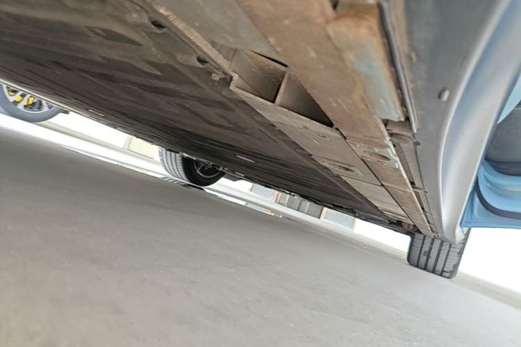Used Nio ET5T 2024 75kWh Touring Right Side Sill