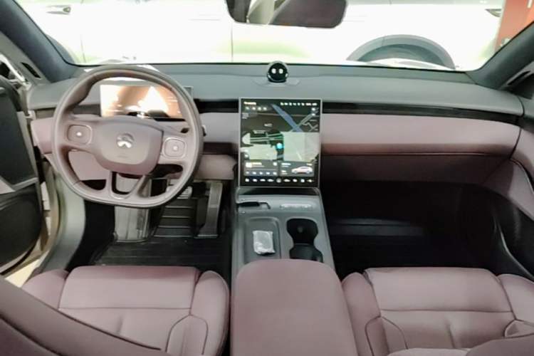 Used Nio ET5T 2024 75kWh Touring Center Console