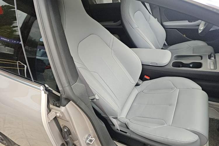Used Nio ET5T 2024 75kWh Touring Right Front Seat