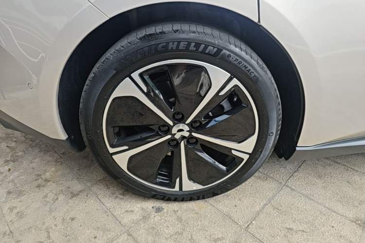 Used Nio ET5T 2024 75kWh Touring Right Rear Wheel Hub