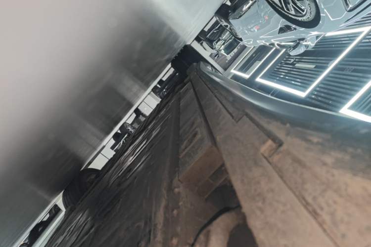 Used Nio ET5T 2024 75kWh Touring Right Side Sill