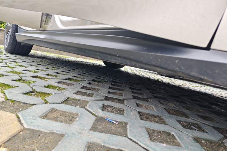 Used Nio ET5T 2024 75kWh Touring Right Side Sill