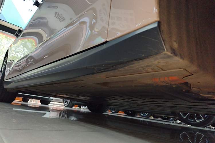 Used Nio ET5T 2024 75kWh Touring Right Side Sill