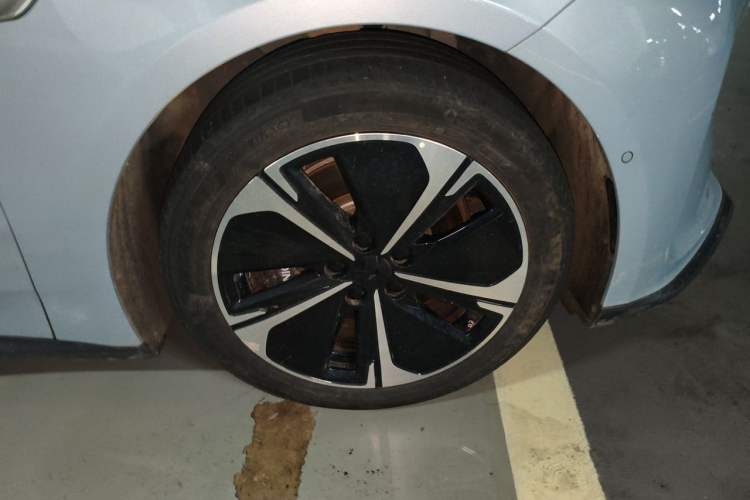 Used Nio ET5T 2024 75kWh Touring Right Front Wheel Hub