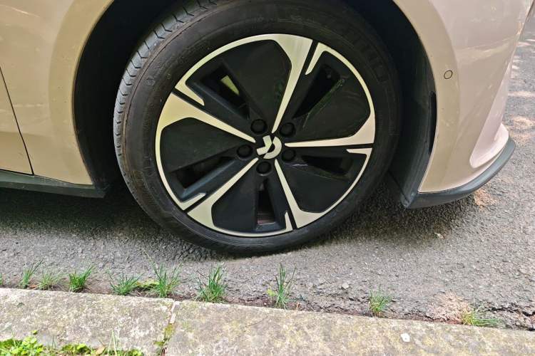 Used Nio ET5T 2024 75kWh Touring Right Front Wheel Hub