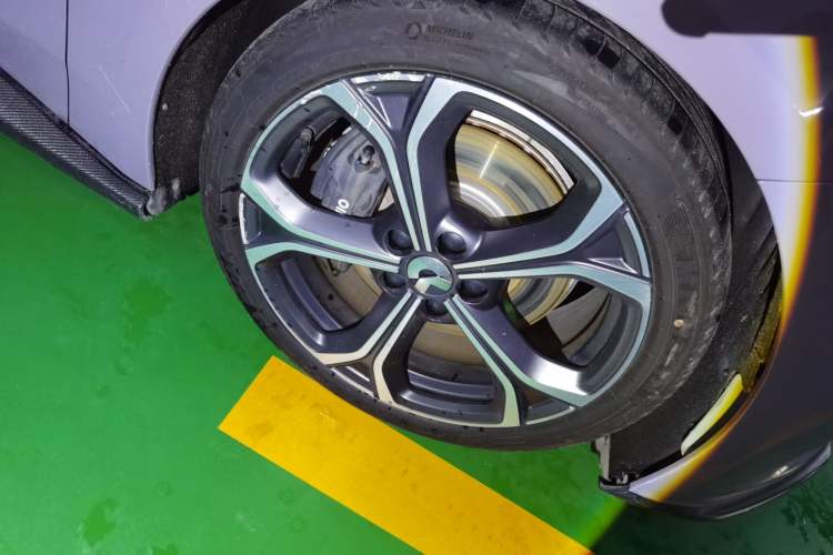 Used Nio ET5T 2024 75kWh Touring Right Front Wheel Hub