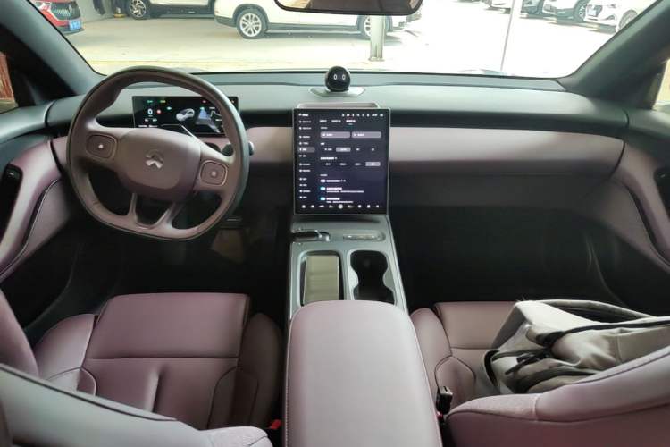 Used Nio ET5T 2024 75kWh Touring Center Console
