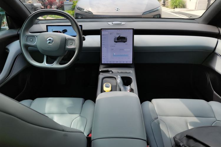 Used Nio ET5T 2024 75kWh Touring Center Console