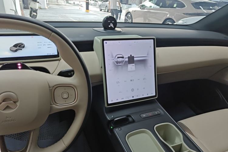 Used Nio ET5T 2024 75kWh Touring Center Console