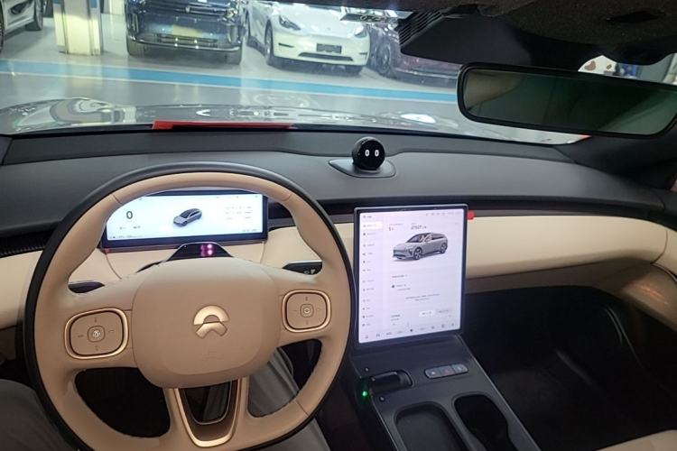 Used Nio ET5T 2024 75kWh Touring Center Console