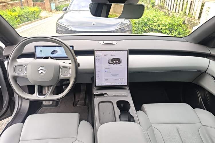 Used Nio ET5T 2024 75kWh Touring Center Console
