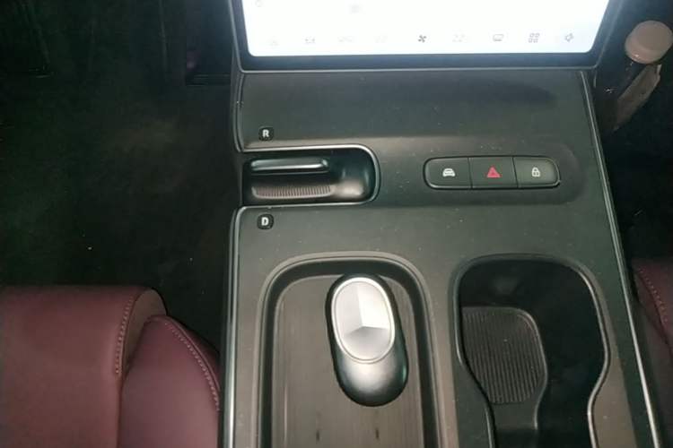 Used Nio ET5T 2024 75kWh Touring Gear Lever