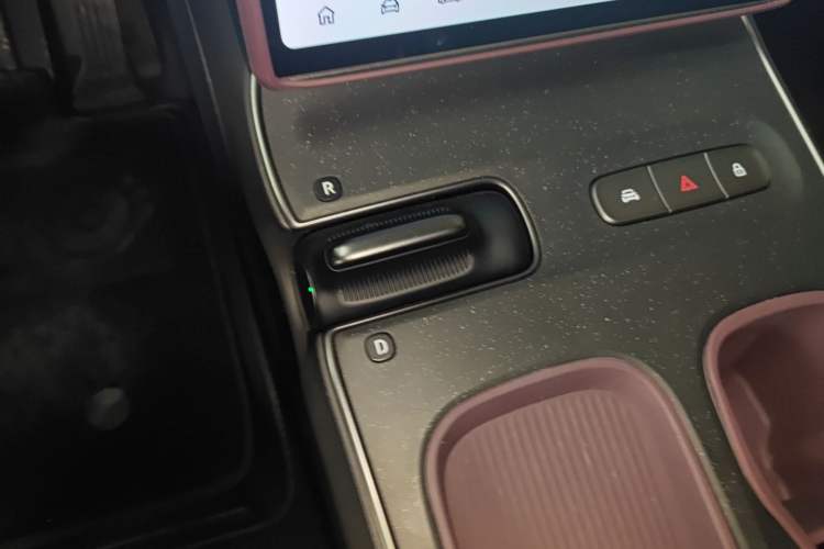 Used Nio ET5T 2024 75kWh Touring Gear Lever