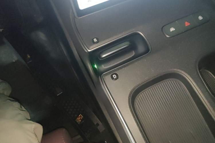 Used Nio ET5T 2024 75kWh Touring Gear Lever