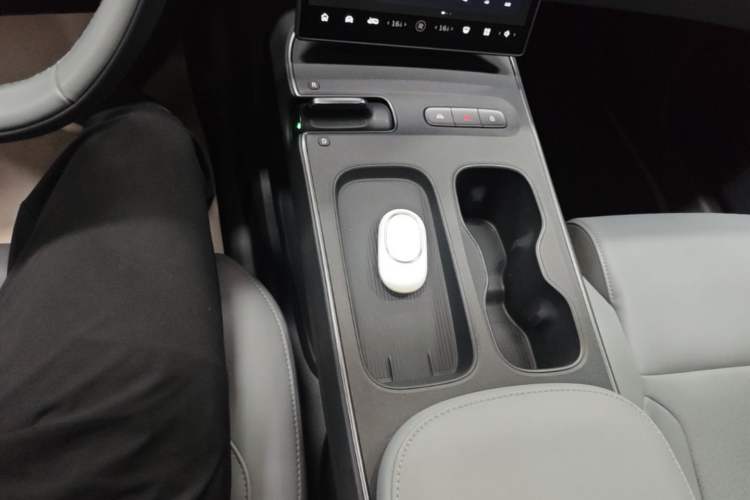 Used Nio ET5T 2024 75kWh Touring Gear Lever