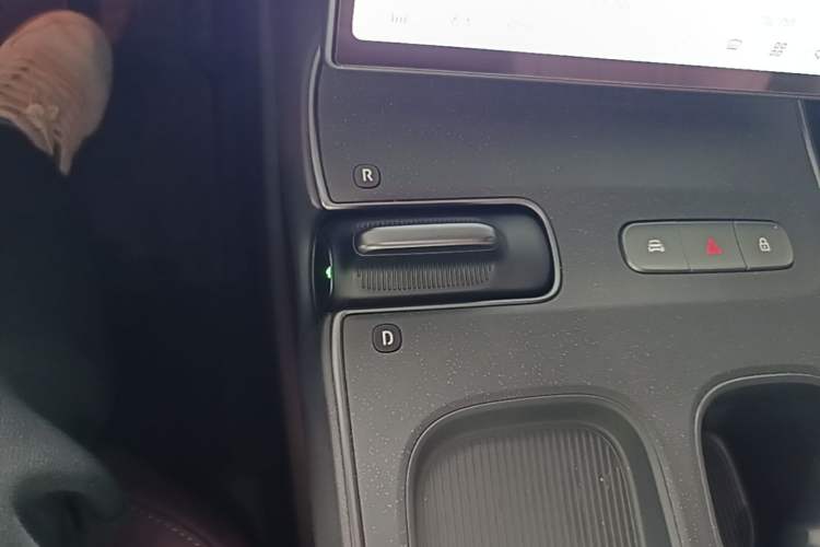 Used Nio ET5T 2024 75kWh Touring Gear Lever