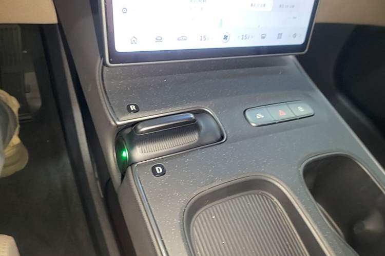 Used Nio ET5T 2024 75kWh Touring Gear Lever