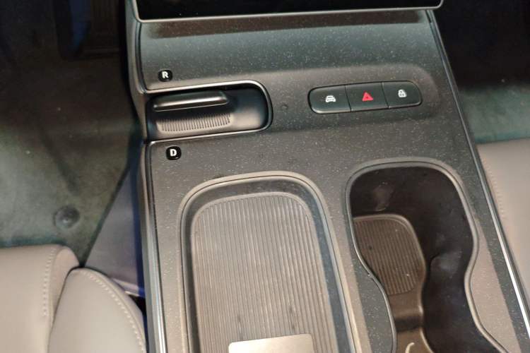 Used Nio ET5T 2024 75kWh Touring Gear Lever