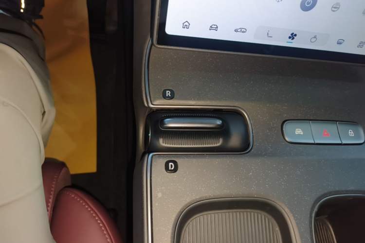 Used Nio ET5T 2024 75kWh Touring Gear Lever