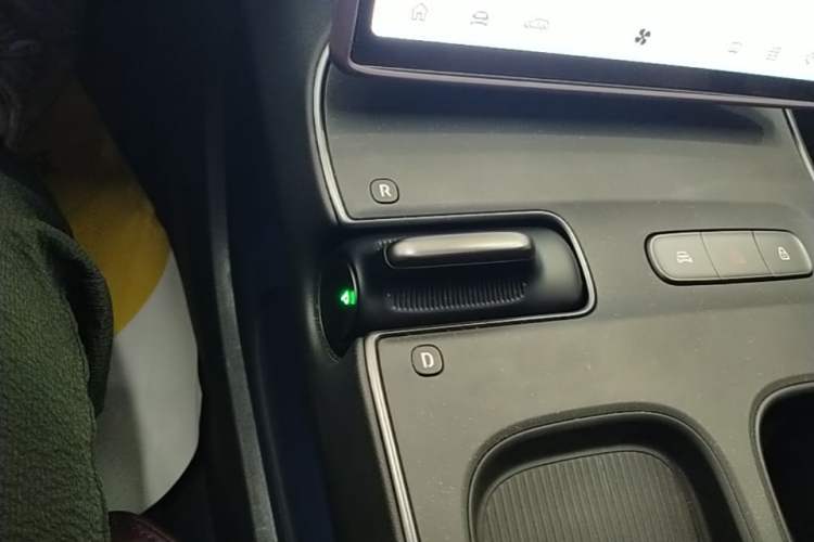 Used Nio ET5T 2024 75kWh Touring Gear Lever