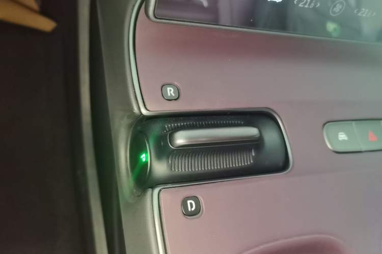 Used Nio ET5T 2024 75kWh Touring Gear Lever