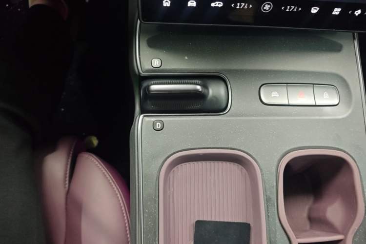 Used Nio ET5T 2024 75kWh Touring Gear Lever