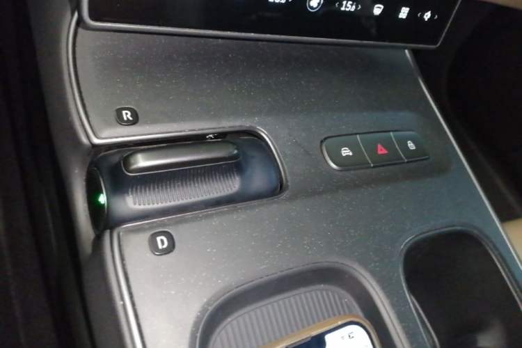 Used Nio ET5T 2024 75kWh Touring Gear Lever