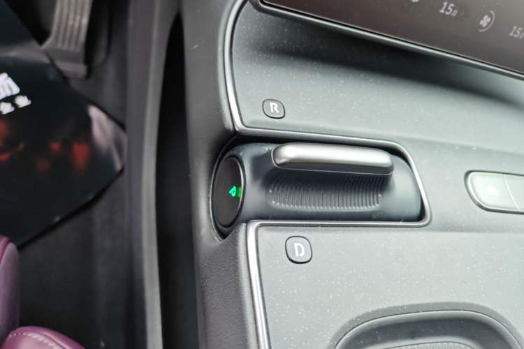 Used Nio ET5T 2024 75kWh Touring Gear Lever