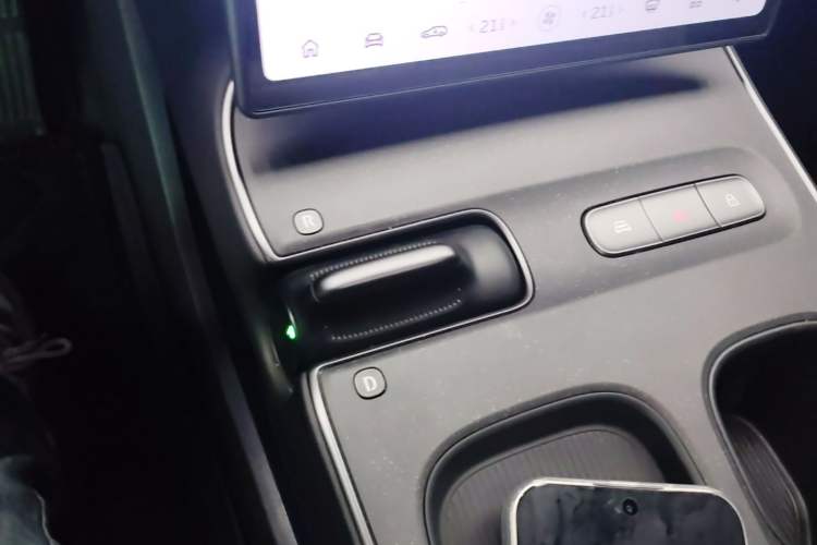 Used Nio ET5T 2024 75kWh Touring Gear Lever