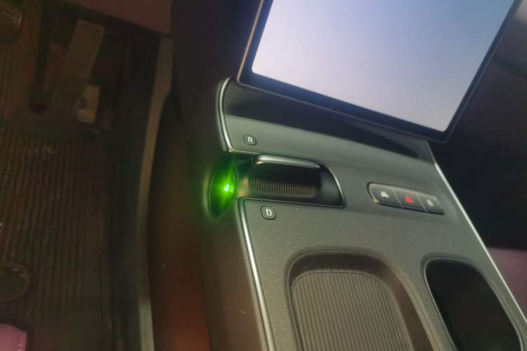 Used Nio ET5T 2024 75kWh Touring Gear Lever