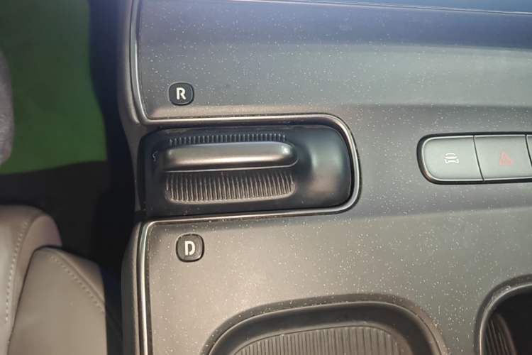 Used Nio ET5T 2024 75kWh Touring Gear Lever