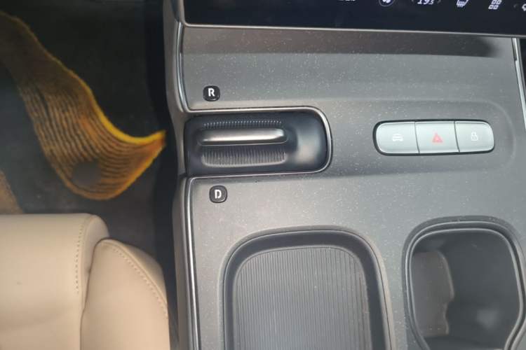 Used Nio ET5T 2024 75kWh Touring Gear Lever