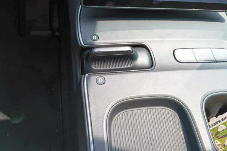 Used Nio ET5T 2024 75kWh Touring Gear Lever
