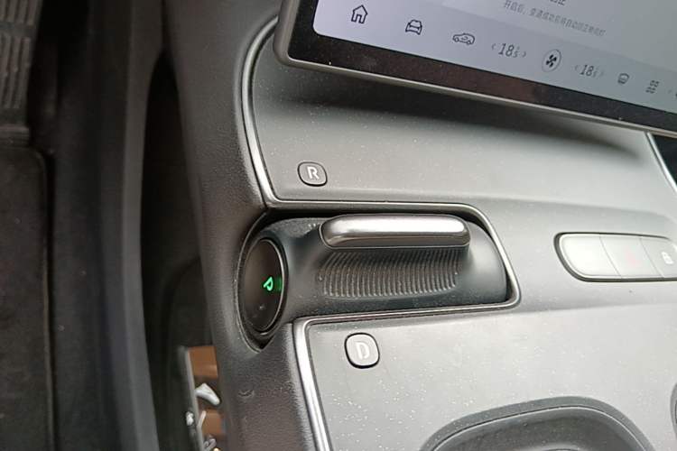 Used Nio ET5T 2024 75kWh Touring Gear Lever