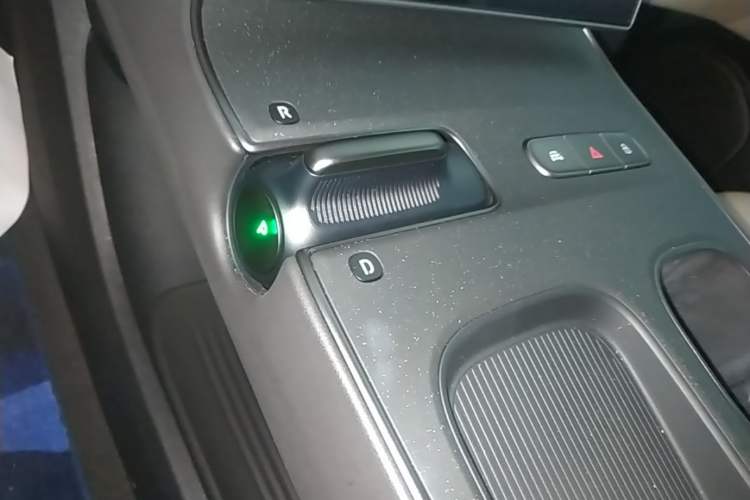 Used Nio ET5T 2024 75kWh Touring Gear Lever