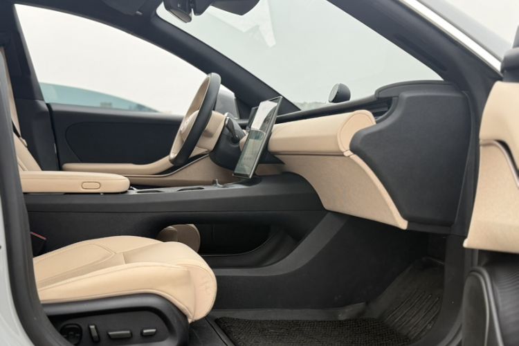 Used Nio ET5T 2024 75kWh Touring Interior 1