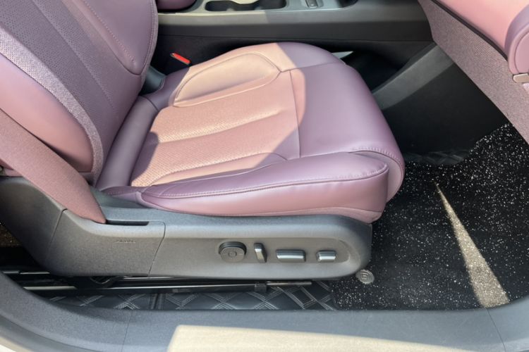 Used Nio ET5T 2024 75kWh Touring Interior 10